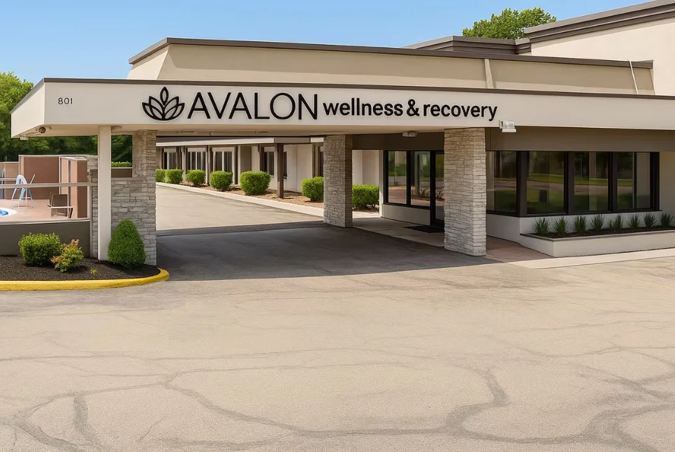 exterior_avalon-wellness-and-recovery-lawrence